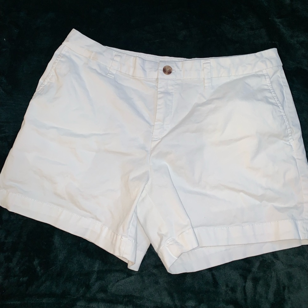 Cute white shorts!